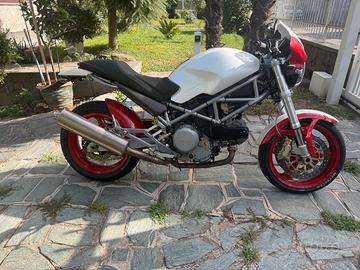 Ducati monster 620 ie con vari accessori