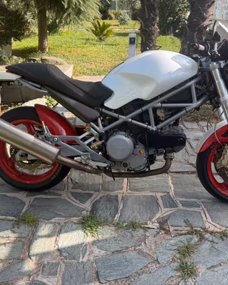 Ducati monster 620 ie con vari accessori