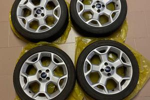 Gomme pneumatici con cerchi