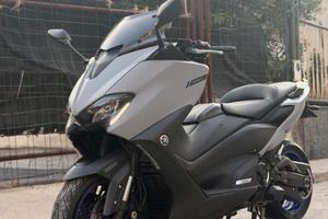 Yamaha T max 560