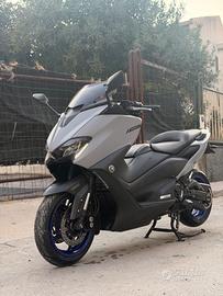 Yamaha T max 560