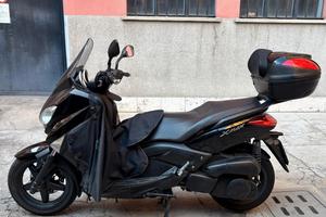 Yamaha X-Max 250