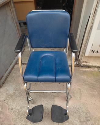 Sedia comoda con ruote