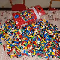 Centinaia di mattoncini tra Lego e compatibili