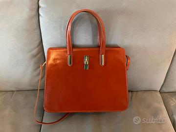 borsa tracolla e manici in pelle