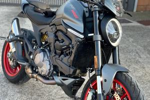 Ducati 937 +