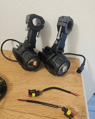 faretti aggiuntivi per moto
