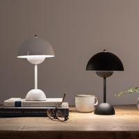 Lampada da Tavolo Moderna in Stile Minimal