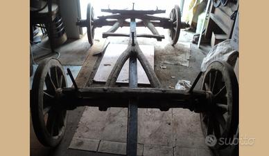 Carro antico a 4 ruote con timone parte di sotto