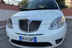 Lancia Ypsilon 1.3 MJT 75 CV Unyca