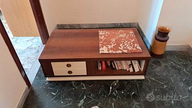 Tavolino basso da soggiorno. Design anni 70