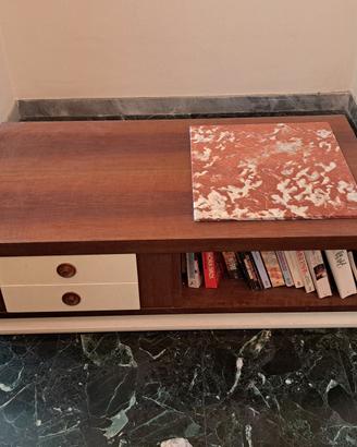 Tavolino basso da soggiorno. Design anni 70