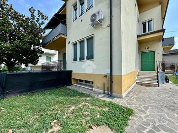 BIFAMILIARE A SOMMACAMPAGNA