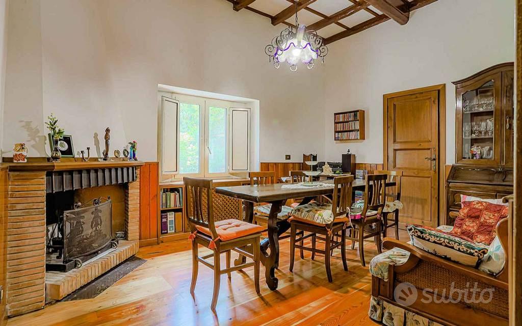 Rustico / Casale di 436 m² con più di 5 locali e b - Vista 2