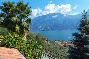 LIMONE SUL GARDA VILLA CON VISTA LAGO