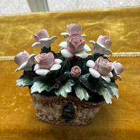 Composizione rose in porcellana