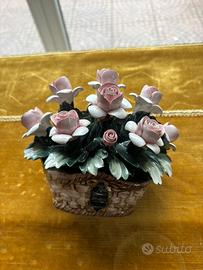 Composizione rose in porcellana