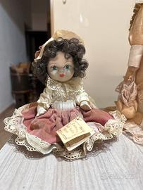 Bambola interamente di  porcellana di Capodimonte