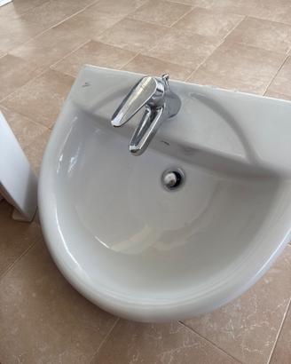 Lavabo con colonna e rubinetto ideal standard