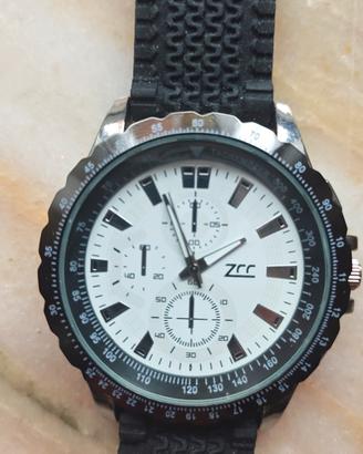 Orologio con quadrante bianco