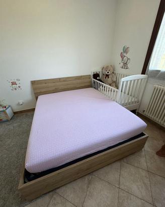 Letto matrimoniale con contenitore e materasso