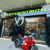 Panigale v4s accessoriata in v4r da VALERIANOMOTO
