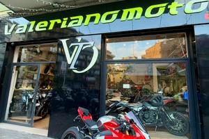 Panigale v4s accessoriata in v4r da VALERIANOMOTO