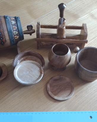 Oggetti decorativi in legno.