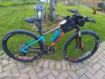 mtb Giant in carbonio