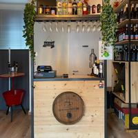 Bancone bar di  legno e ferro in stile industriale