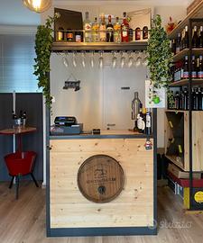 Bancone bar di  legno e ferro in stile industriale