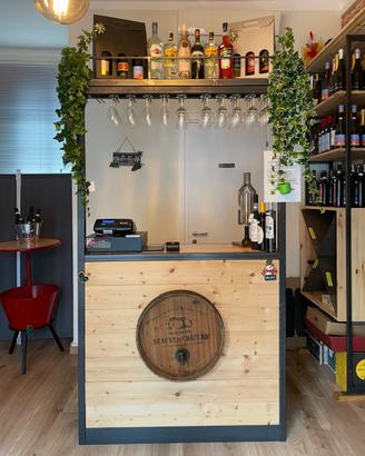 Bancone bar di  legno e ferro in stile industriale