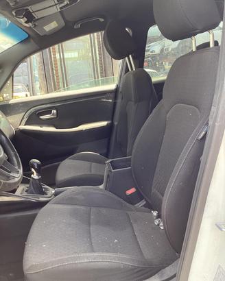 KIA CARENS TAPPEZZERIA COMPLETA DI PANNELLI