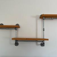 Mensole con tubi idraulici