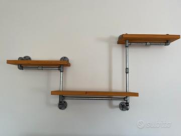 Mensole con tubi idraulici