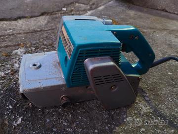 Levigatrice a nastro makita