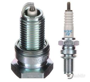 Set 4 candele di accensione per moto scooter ngk d