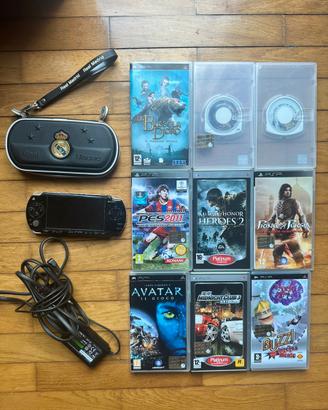 Sony PSP-2004 Slim&Lite + Giochi + Custodia RealM