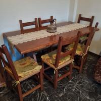 Tavolo con sedie in castagno