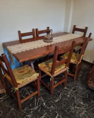 Tavolo con sedie in castagno