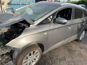 RICAMBI USATI AUTO KIA Carens Serie D4FD Diesel 16