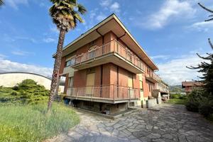 Casa indipendente di 1818 m² con più di 5 locali e