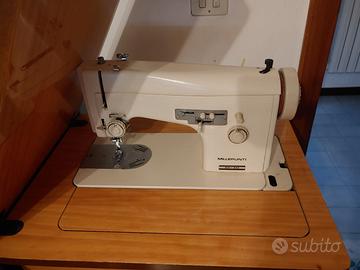 Macchina da cucire a mobile e pedale