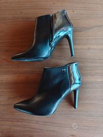 Stivaletti neri e argento