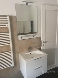 Mobile bagno  con specchio e luce integrata