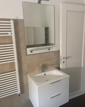 Mobile bagno  con specchio e luce integrata