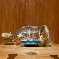 Nave in miniatura in bottiglia