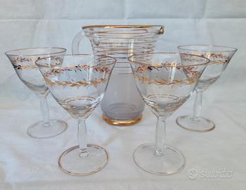4 calici in cristallo decorati in oro con caraffa