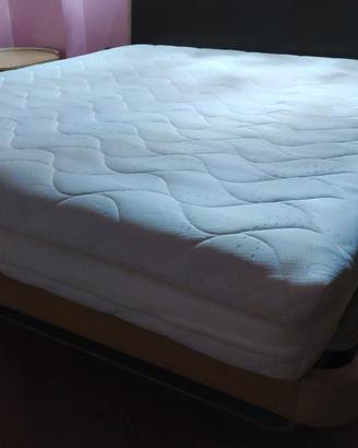 Materasso matrimoniale.