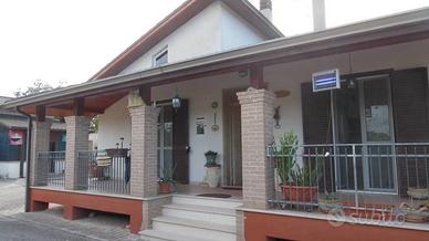 Villa di 139 m² con più di 5 locali e box auto dop